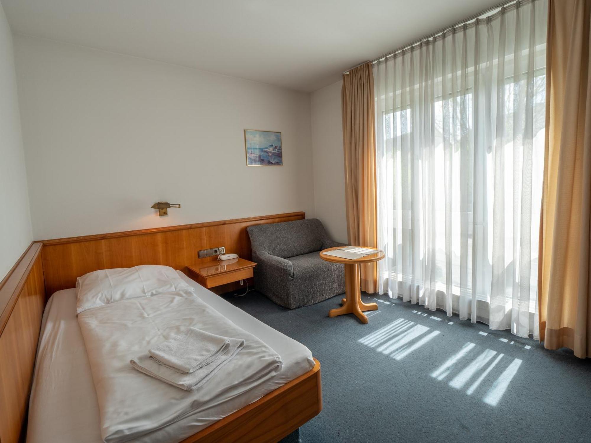 Hotel Pflum Mit Gaestehaus Nuertingen Dış mekan fotoğraf
